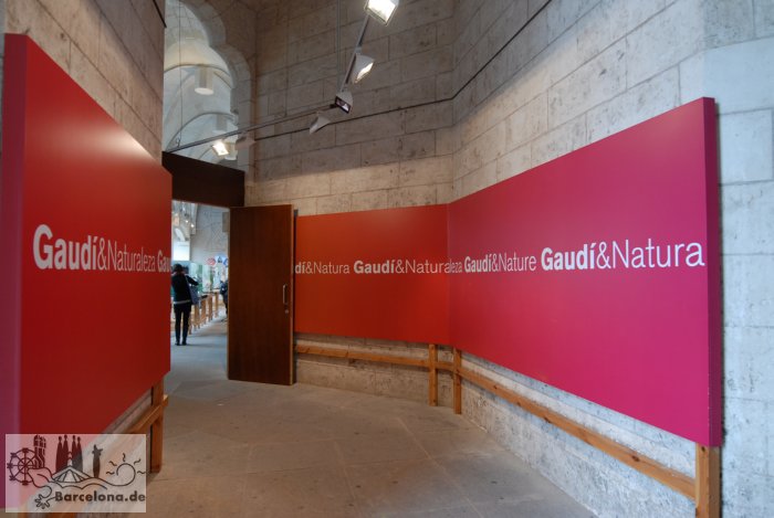 Eingang zur Ausstellung im Kreuzgang