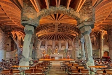 Krypta Gaudí in der Colònia Güell - unvollendetes Werk von Antoni Gaudí