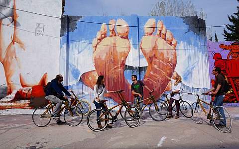 Bicycle tours on various themes: street art
