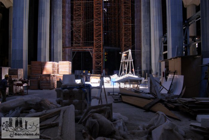 Kaum vorstellbar: wo heute Säulen ein lichtdurchflutetes Dach tragen, war vor nicht allzu langer Zeit noch eine staubige Baustelle. Aufnahme von 2008