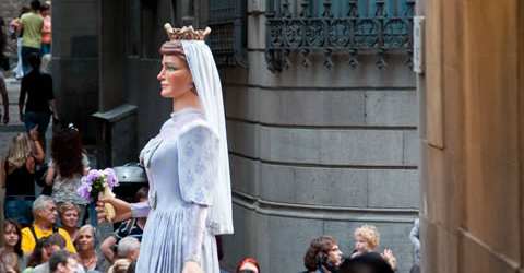 Fiesta De La Merce Yavlyaetsya Yavlyayutsya Gorodskim Festivalem V Chest Pokrovitelnicy Goroda Barselony