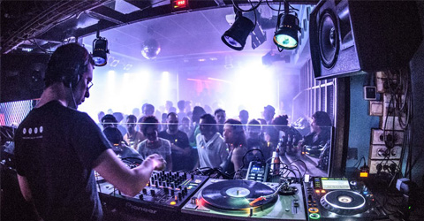 Bekannte Elektro und Techno DJ´s im Moog - täglich geöffnet