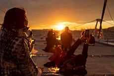 Bootsfahrt bei Sonnenuntergang mit Live-Musik