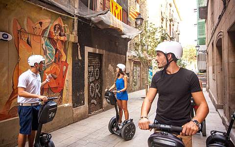 With the Segway to the street arts in the old town
